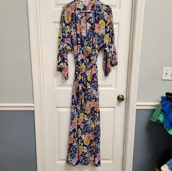 Unique Vintage M Floral Maxi Wrap Dress – 70s-Inspired Boho Style. M(6-8) - Picture 3 of 9